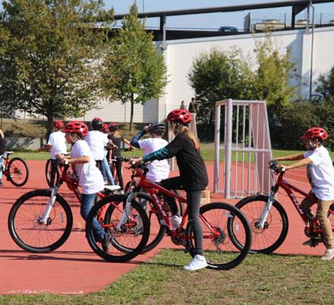 Kinder mit Fahrrädern aus dem bikepool