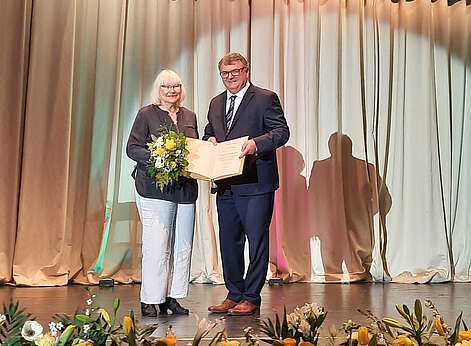 OB Brand überreicht Sportehrenbrief an Barbara Kamleitner